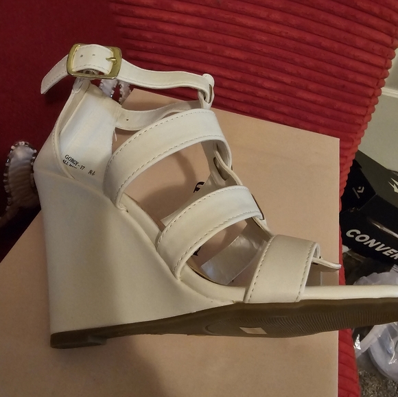 Ladies white wedge heel sandal - Picture 3 of 3